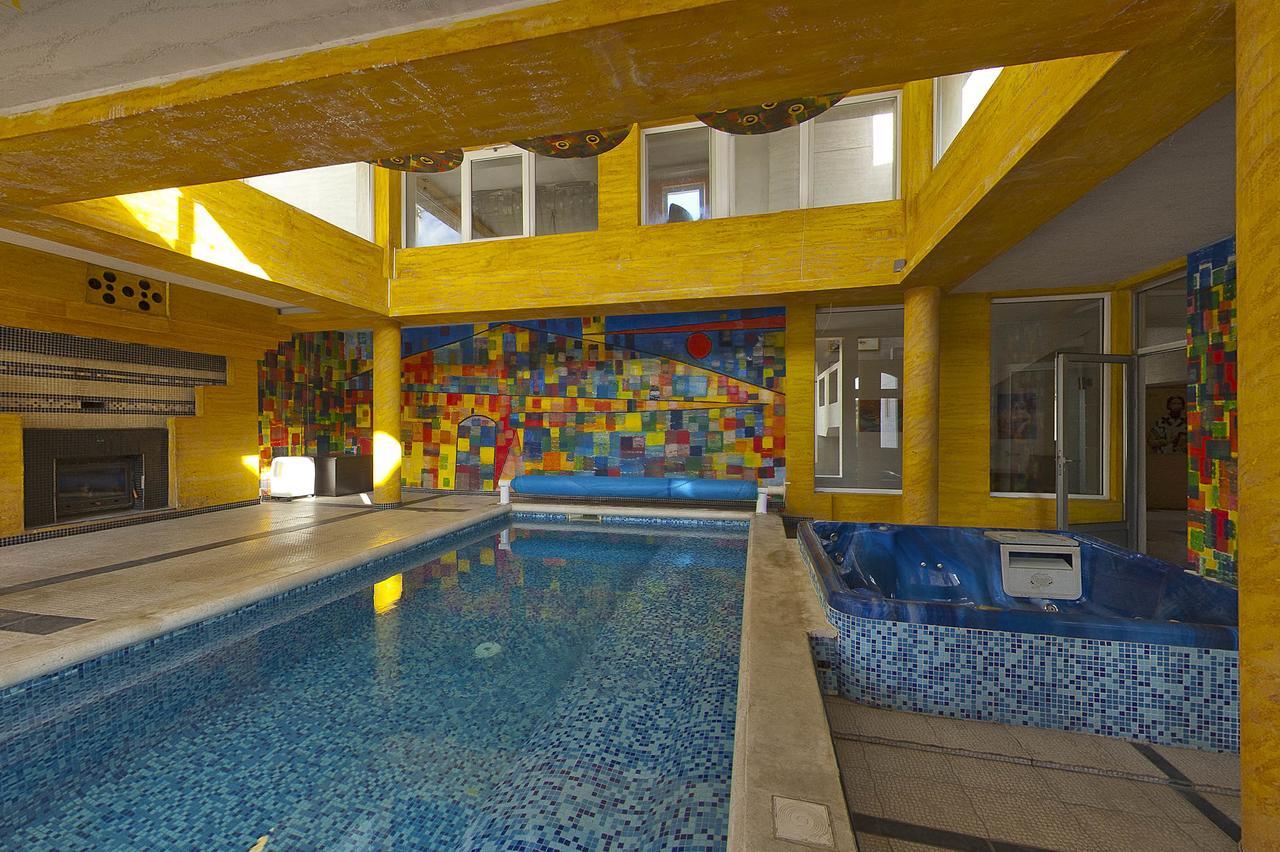 Vila Etna Hotel Ugrinovci  Esterno foto